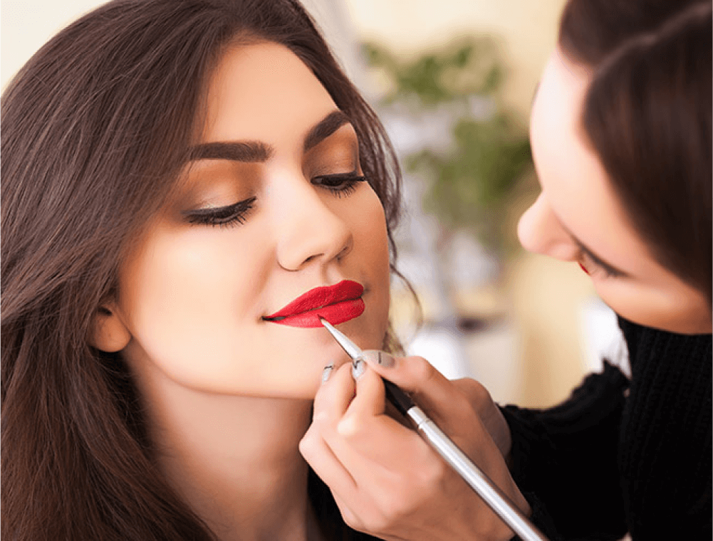 makeup artist melbourne applies false eyelashes